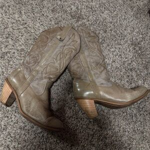 Capezio Tan Heeled Boots